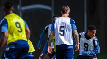 نجاة دراماتيكية.. قصة نجم النصر السعودي من الشطب